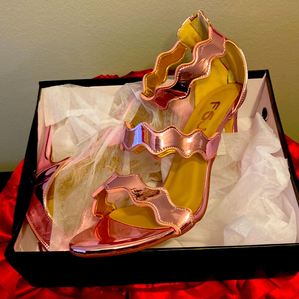 Pink zip back dress shoe